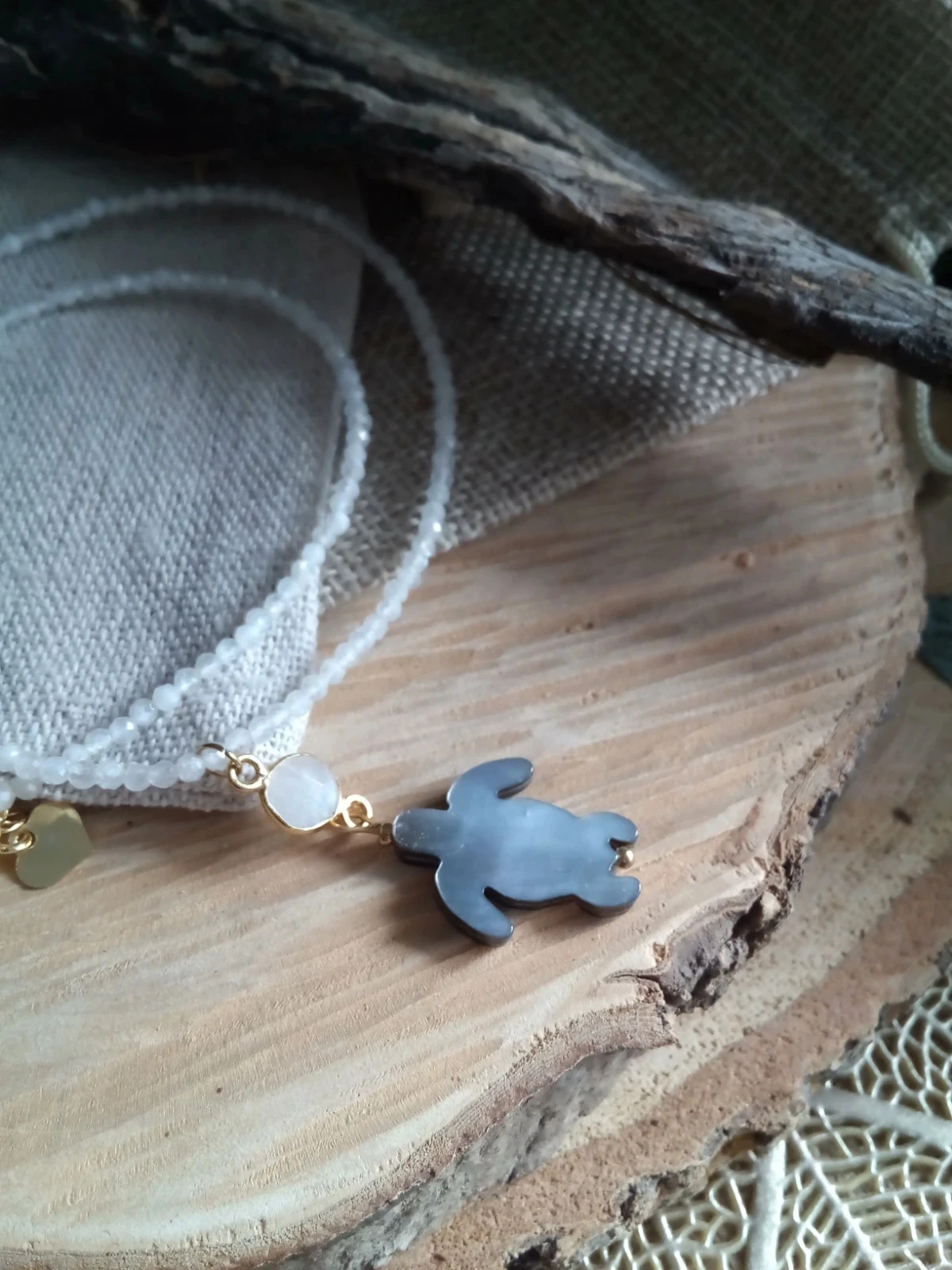 Collier tout en pierres de lune , connecteur pierre de lune et tortue en n'acre naturelle – photo 3